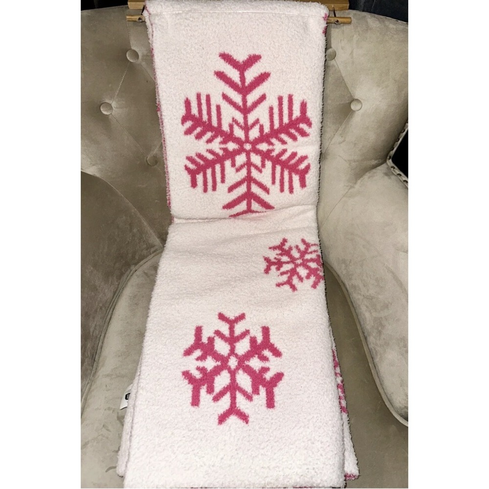 NEW Nicole Miller Hot Pink and White Snowflake Christmas Oversized Throw Blanket